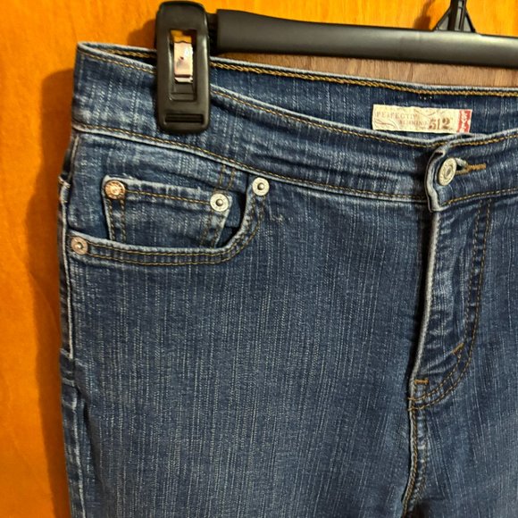 Levi’s Perfectly Slimming Bootcut 512 Jeans Size 6M - Picture 3 of 16